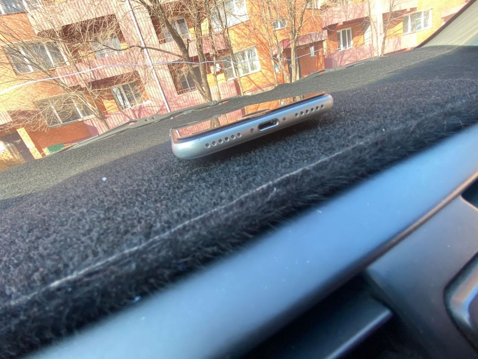 Продам айфон ссе в идеале