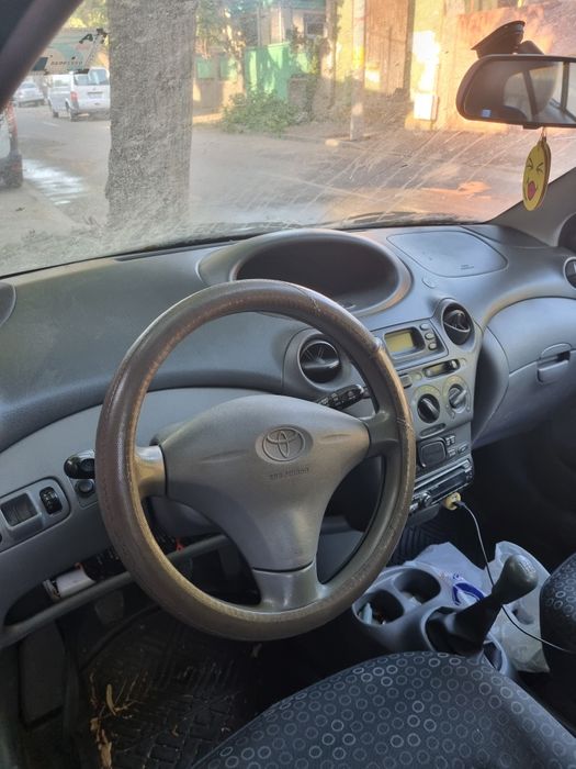 Vând Toyota yaris