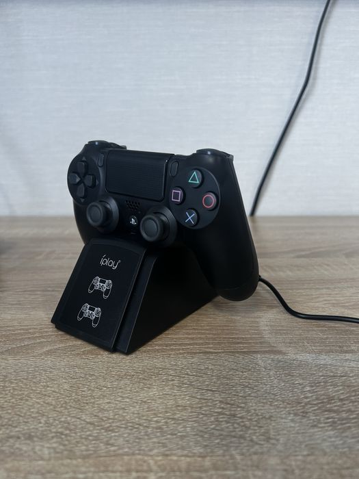 Продам PS4 slim 1 Tb