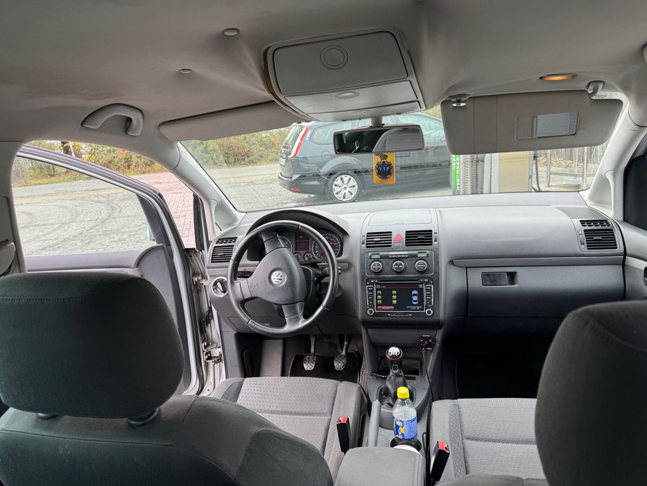 VOLKSWAGEN Touran