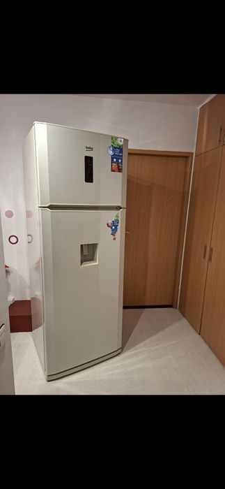 -Vând Frigider cu doua usi Beko 477 l, Clasa A+, No Frost, H 193 cm, Gri Sidef-