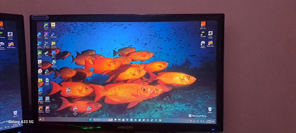 Манитор самсунг 2 штуки рабочий 22 дюм