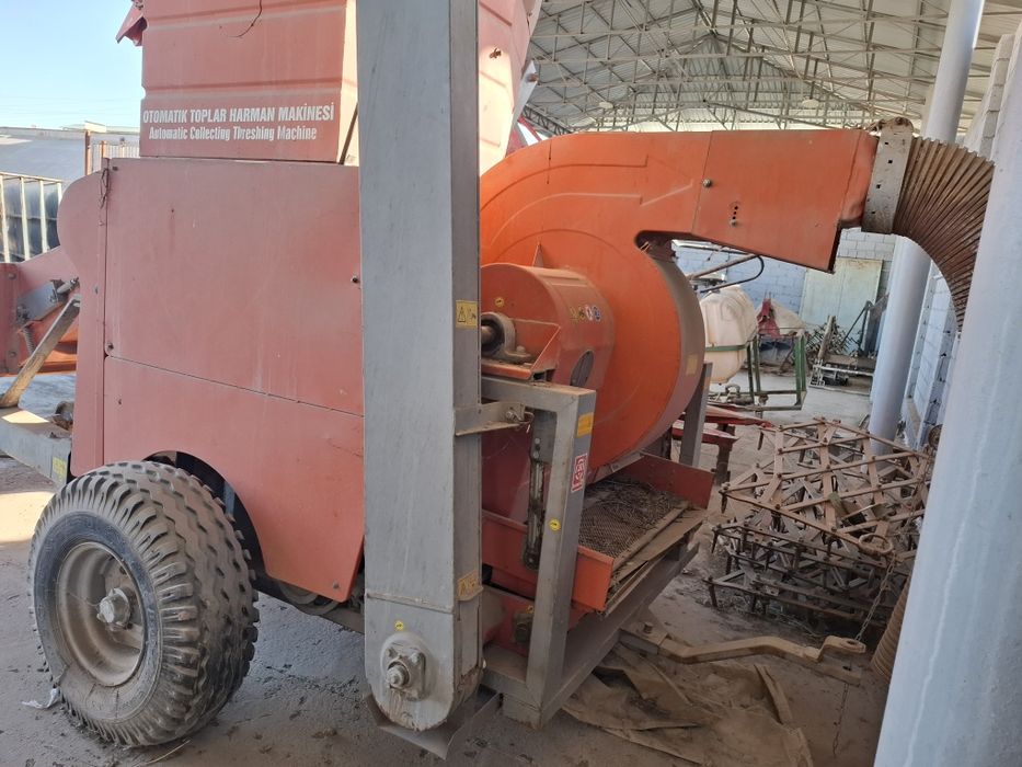 Lovya va mosh teruvchi kombayn