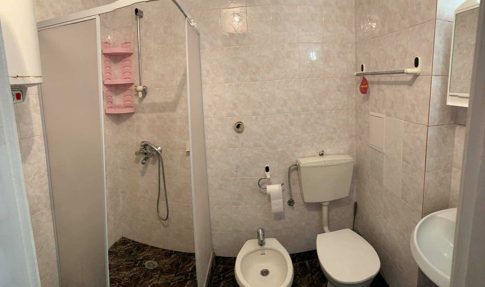 Дава се под наем Двустаен апартамент в Бургас, Възраждане - 70 кв.м за 204 € - Снимка #4