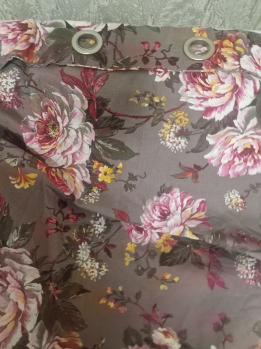 Vând 2 draperii noi Sofia