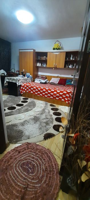 Închiriez ,Cameră de Cămin ,Garsonieră