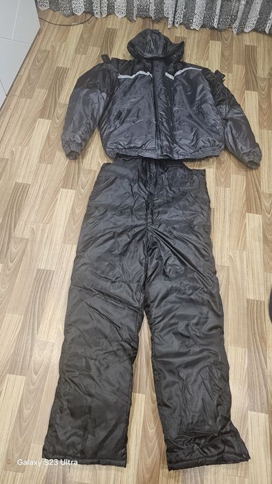 Продам спецодежду.