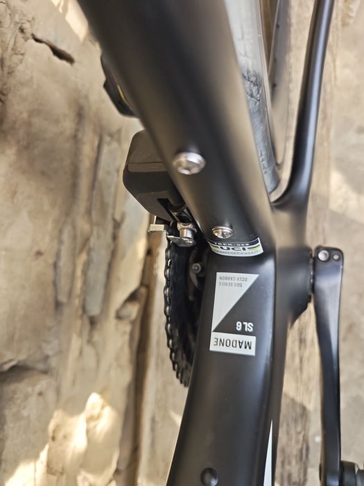 Trek Madone SL 6 2024 Shimano 105 Di2 / Bontrager Aeolus Carbon L