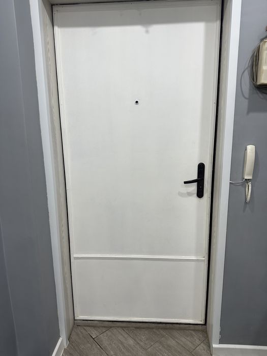 Продам входную дверь