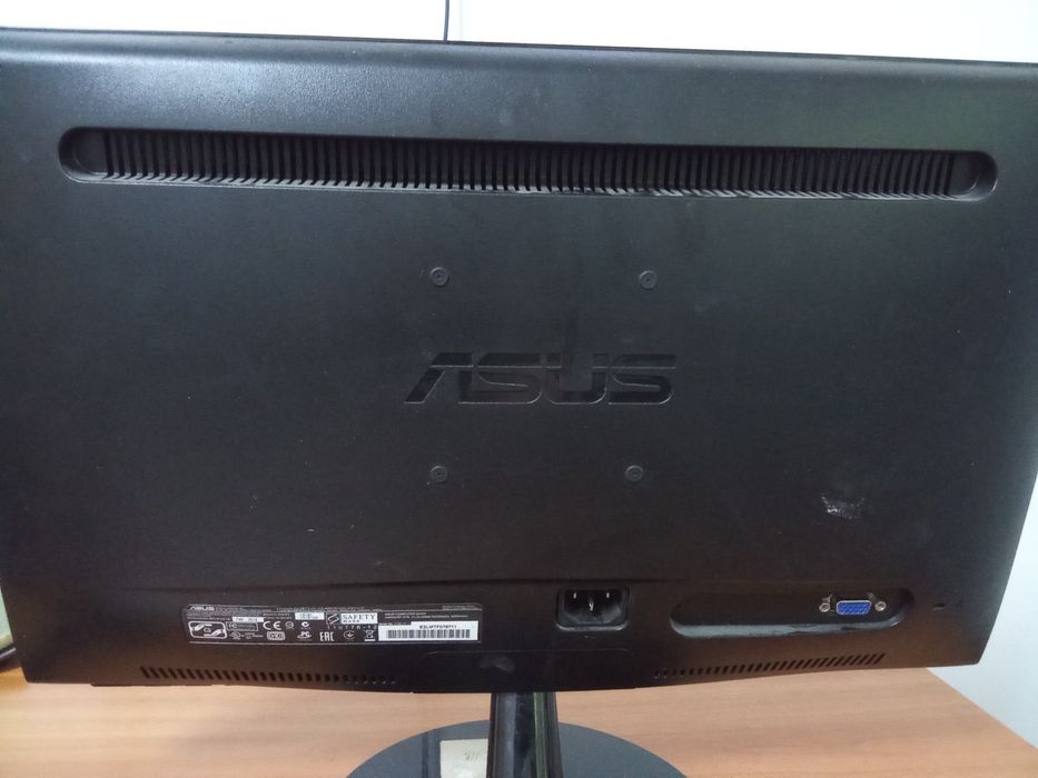 Vind doua monitoare