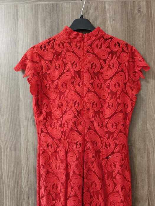 Червена официална дантелена вечерна рокля