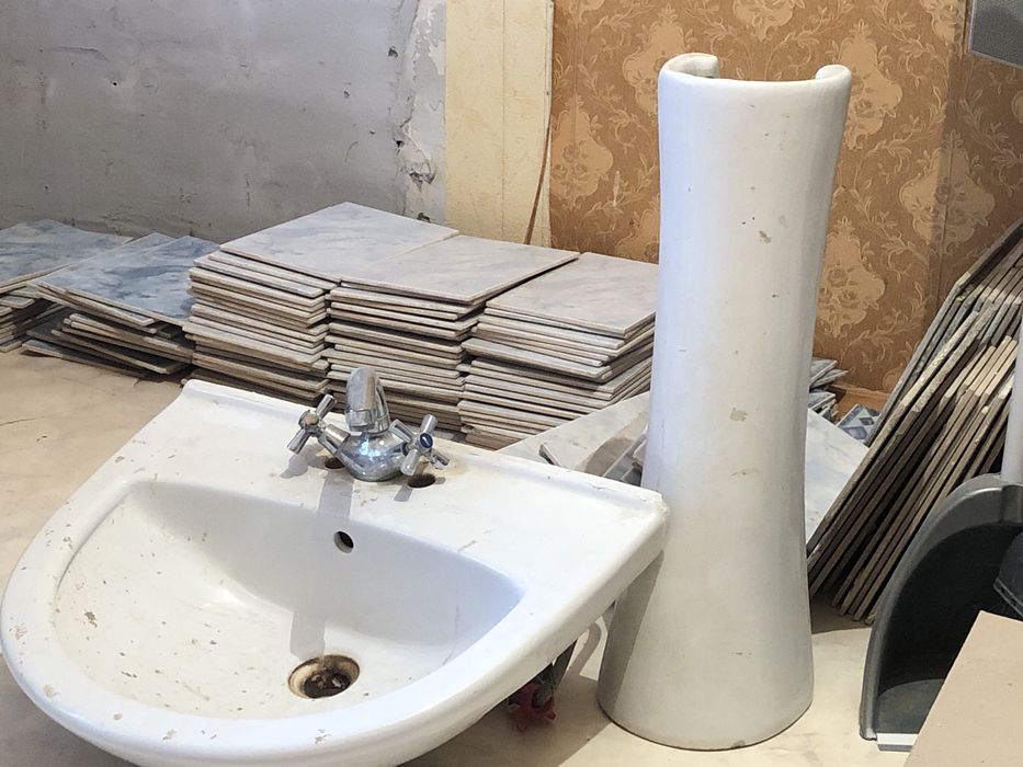 Раковина продам белая