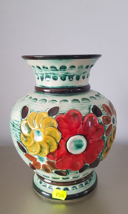 Carafe vechi din ceramică