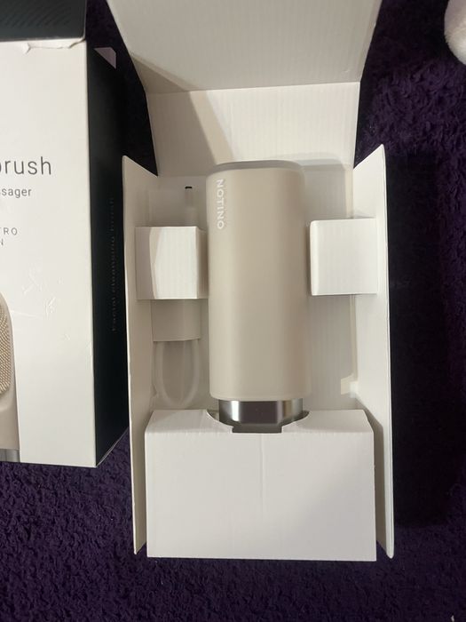 Електрическа - почистваща четка за лице , със загряваща функция.