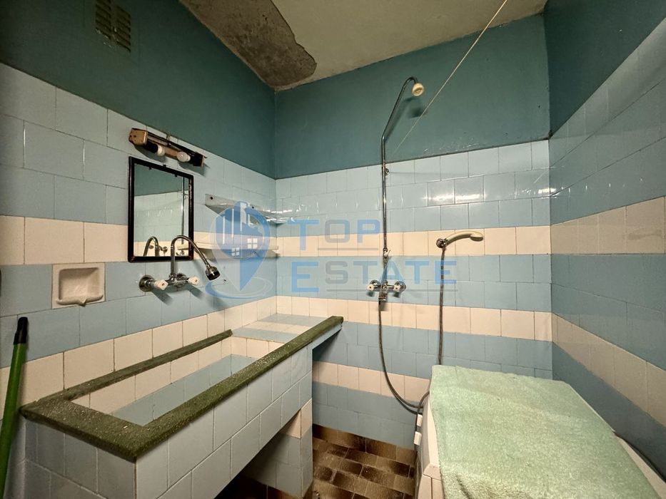 Многостаен тухлен апартамент с гараж в град Полски Тръмбеш, област Ве