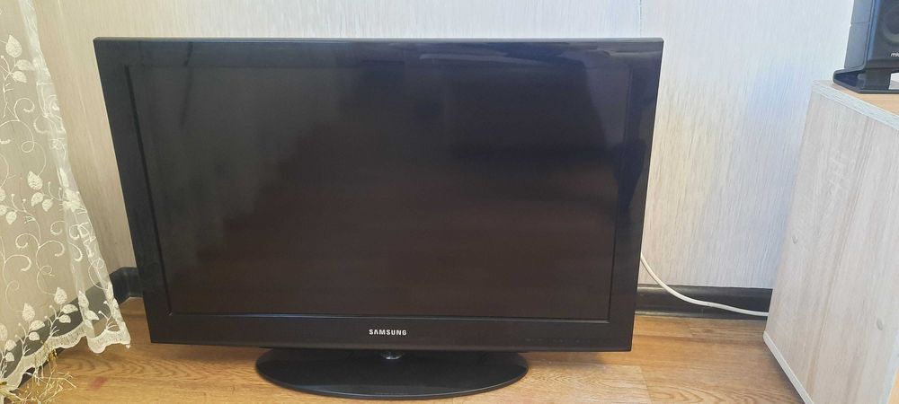 Продам телевизор Самсунг 81 диагональ не смарт