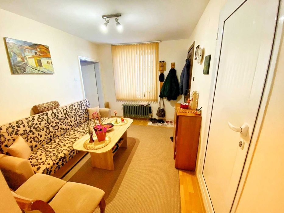 Имот Корект продава Партер, Първи етаж, Гараж, 1/2 таван, кв. Изток