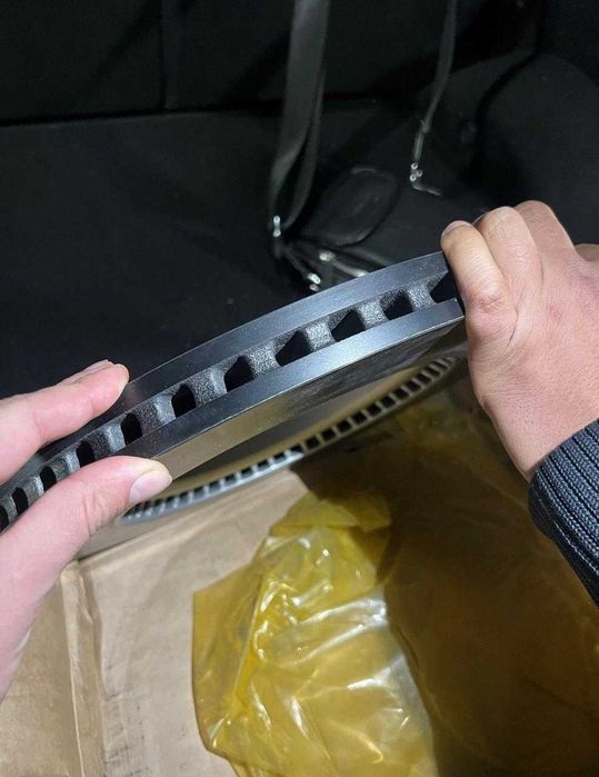 Передние тормозные диски Genesis GV80 оригинал