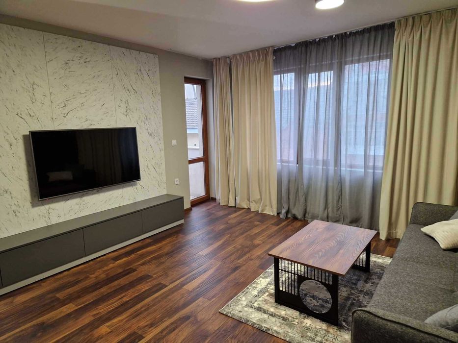 Продава се Тристаен апартамент в Плевен, Идеален център - 107 кв.м за 1636 €/кв.м - Снимка #1