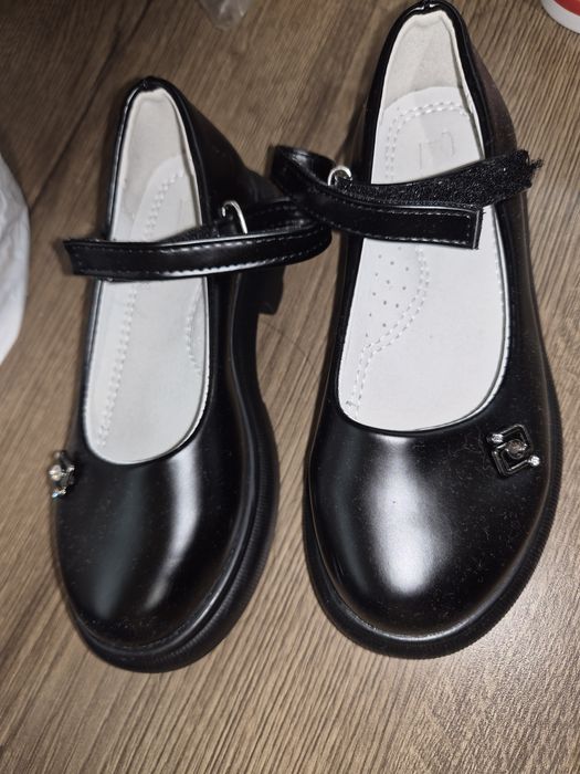 Детски обувки 28 номер и 27 номер