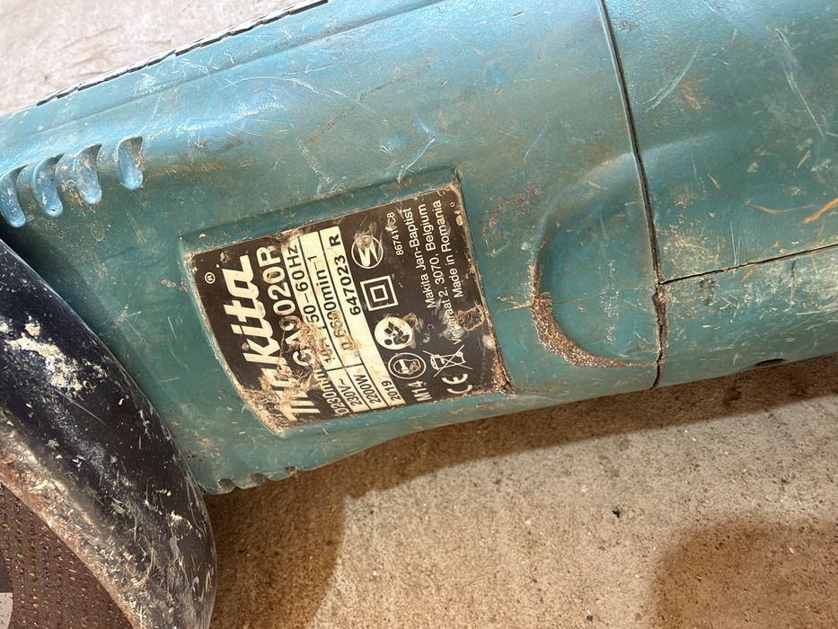 Makita GA9020R 230mm