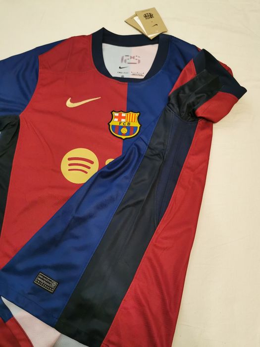 Tricou Nike nou cu eticheta, FC Barcelona, mărimea M, însemne brodate