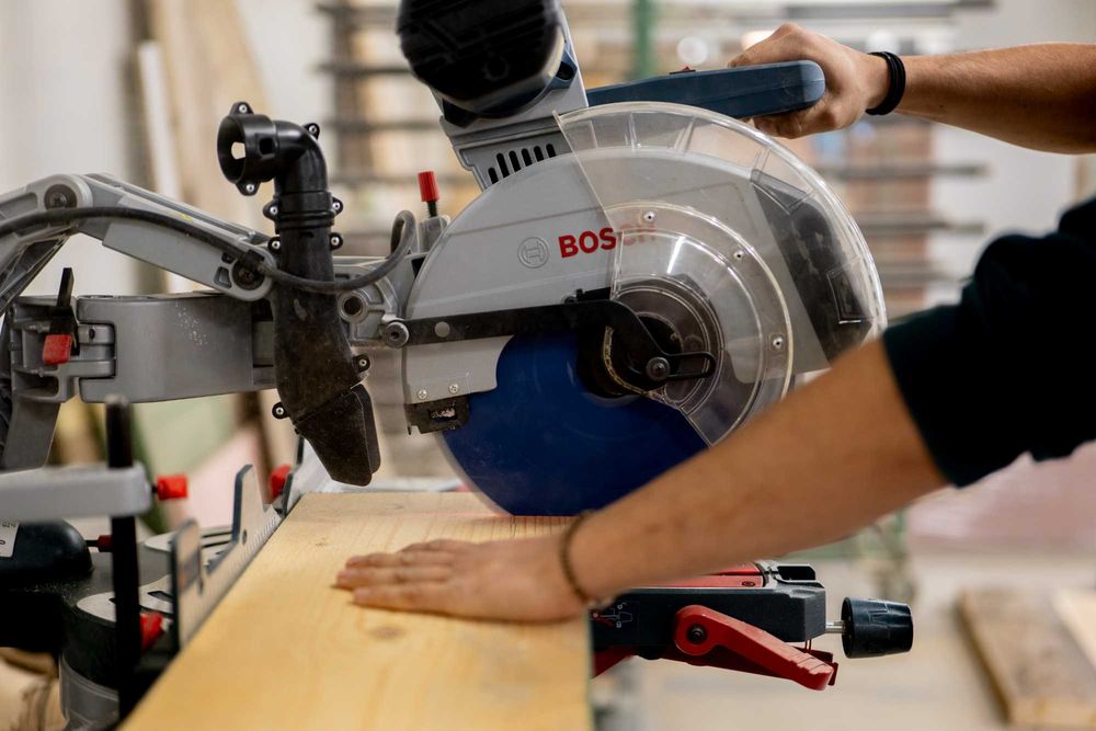 Разкрой, кантиране, разпробиване, сглобяване на плоскости (пдч, мдф)