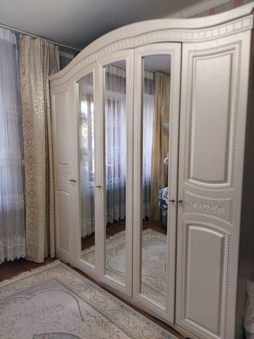 Продам шифонер с комодом в отличном состоянии.