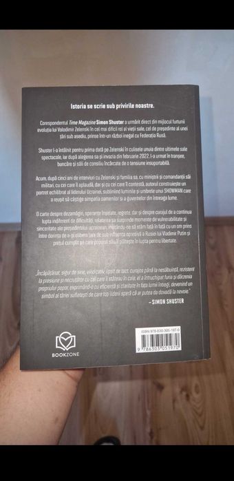 Vând 4 cărți, pachet sau individual.