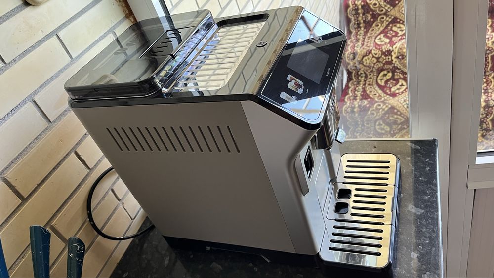 Кофемашина Delonghi Eletta Explore wifi connect. Новый