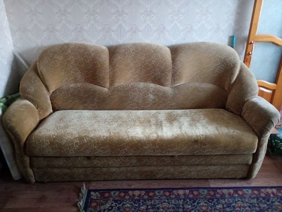 Продам диван 2м.