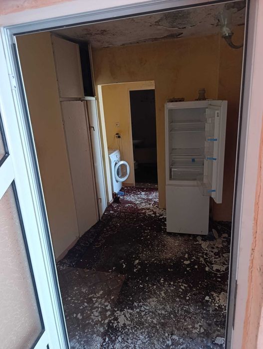 De vanzare -apartament 2 camere decomandat 22.000€ pret este negociabil nr.tel 0770834054