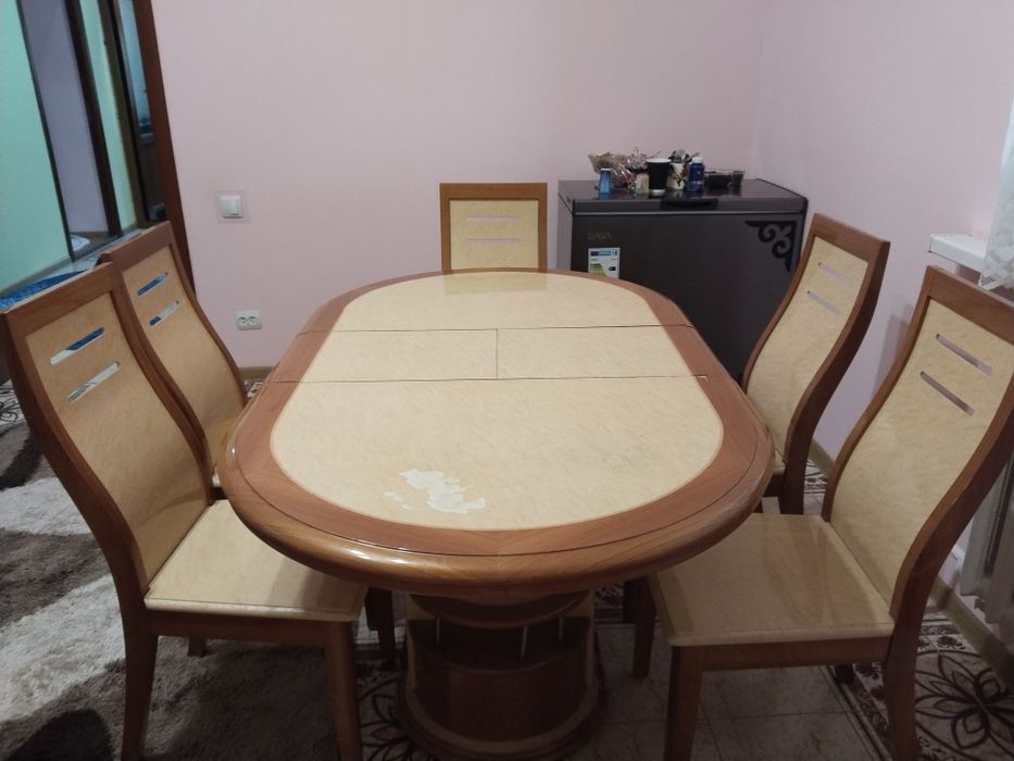 Кухненный стол со стульчиками