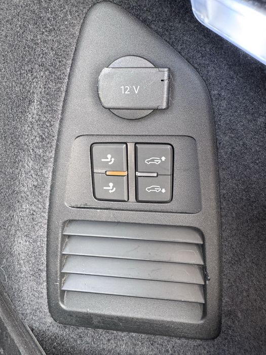 VW Touareg 3.0 V6 4x4 | HUD | Ventilate | Panoramic | Full Option |
