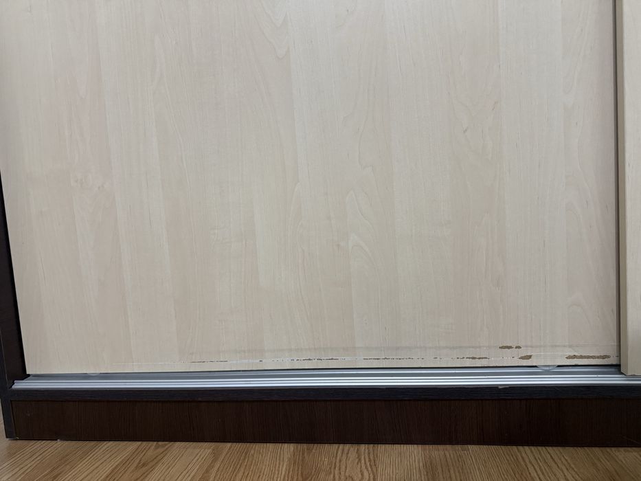 Dulap cu uși glisante – stare bună