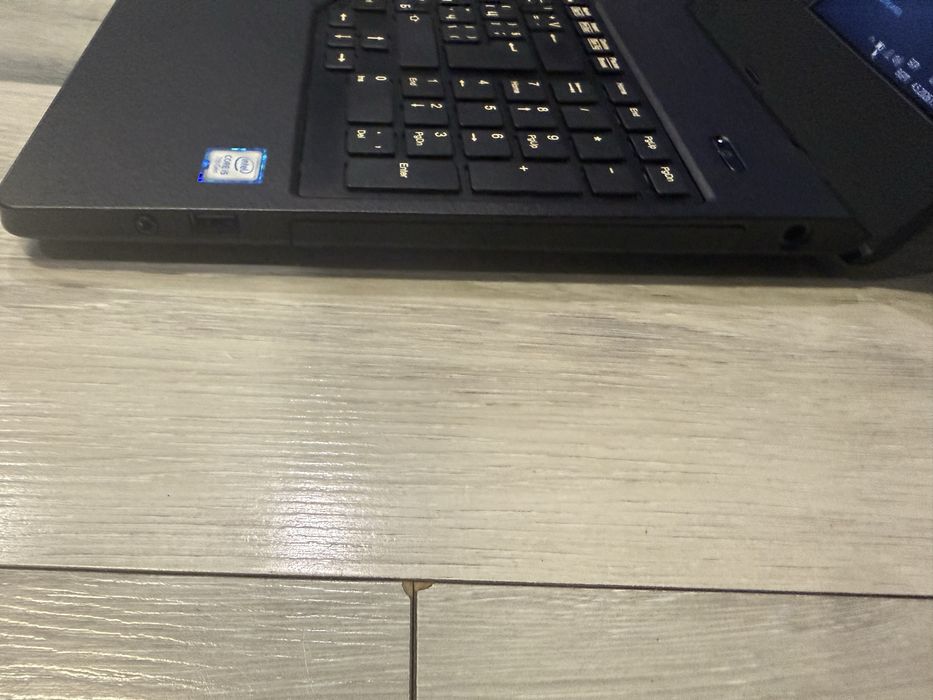 Fujitsu A357-i5 7200u/8гб/250гб ссд
