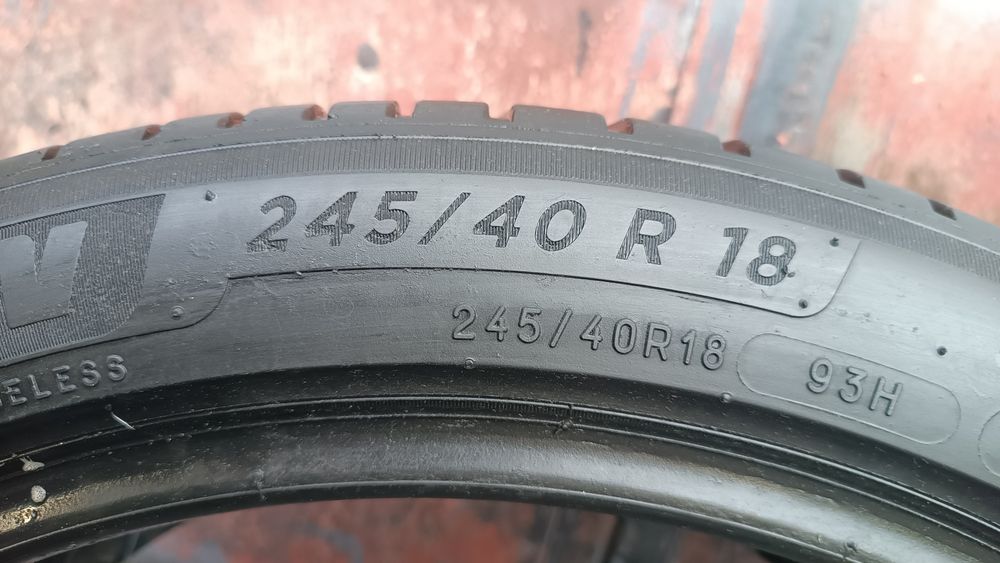 245/40/18 Michelin