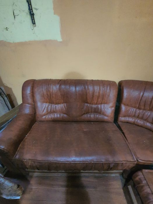 Кожен разтегателен диван