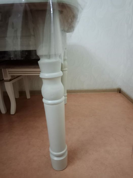 Столы  и стулья для гостинной