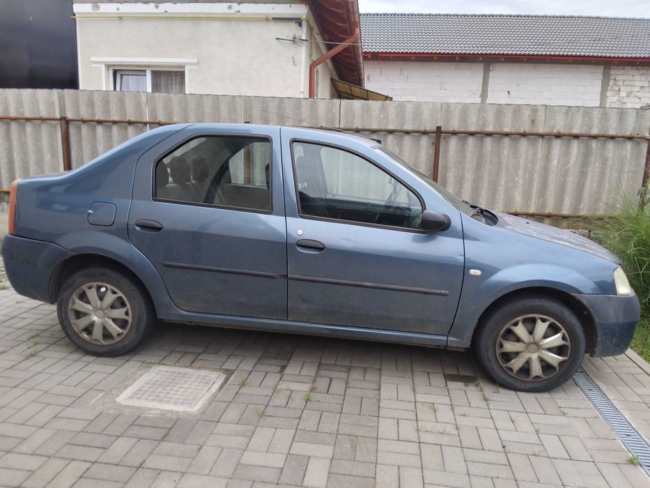 Vând Dacia Logan