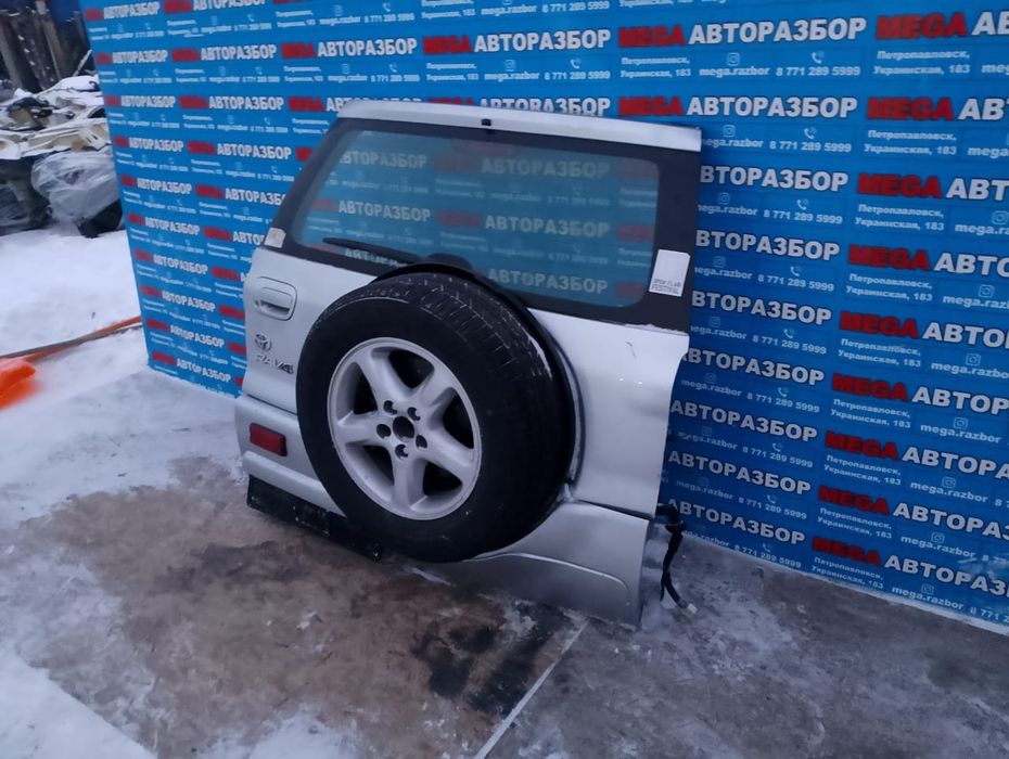 Кришка богажника Toyota RAV4.