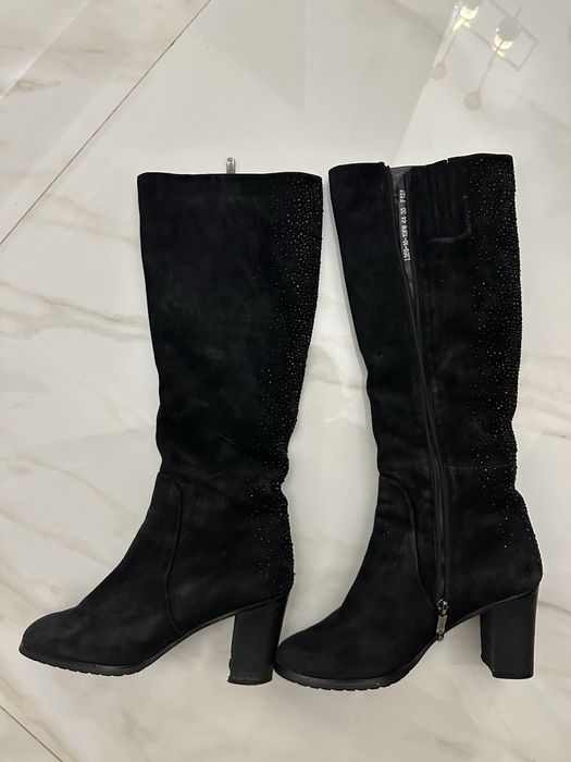 Продам черные замшевые сапоги