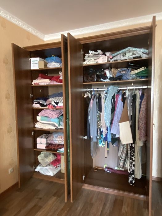 Шкаф платяной с двумя зеркалами