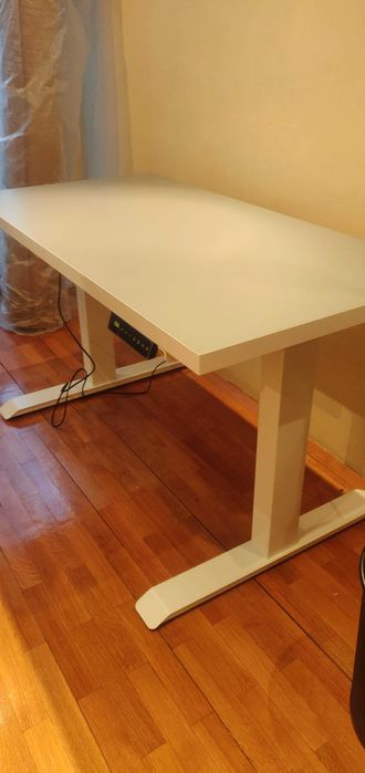 Ергономично електрическо бюро с два мотора