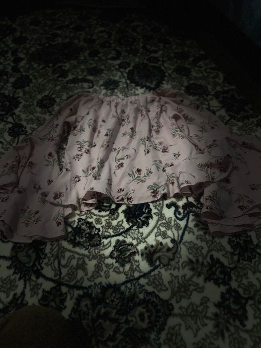 Кофта кружевами и принтами