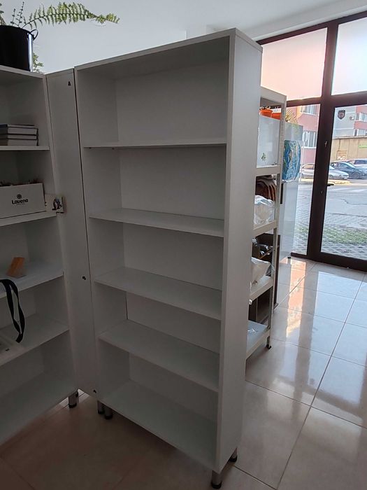 Шкафове / стелажи за аптека / магазин