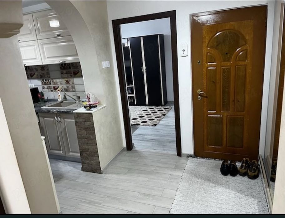 Vând apartament trivale