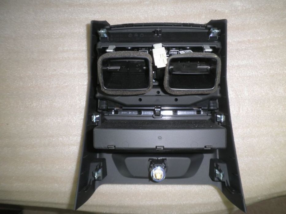 consola centrala spate bmw seria 5 g30 , g31 , 9330681