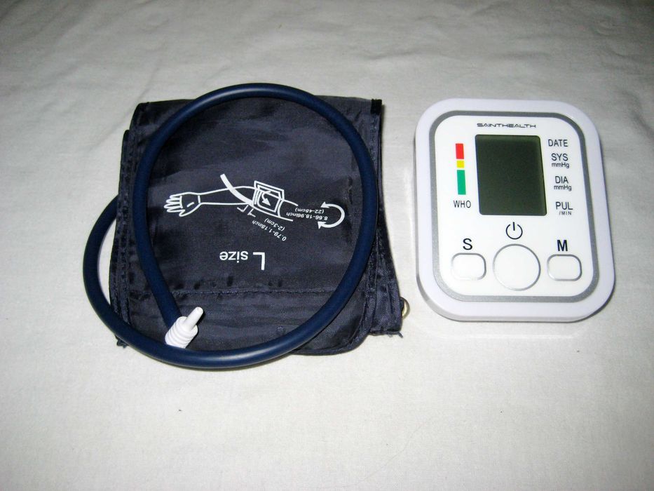 Тонометр электронный оригинал почти новым состоянии!