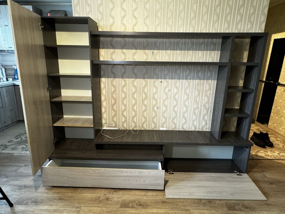 Полка-стенка для зала